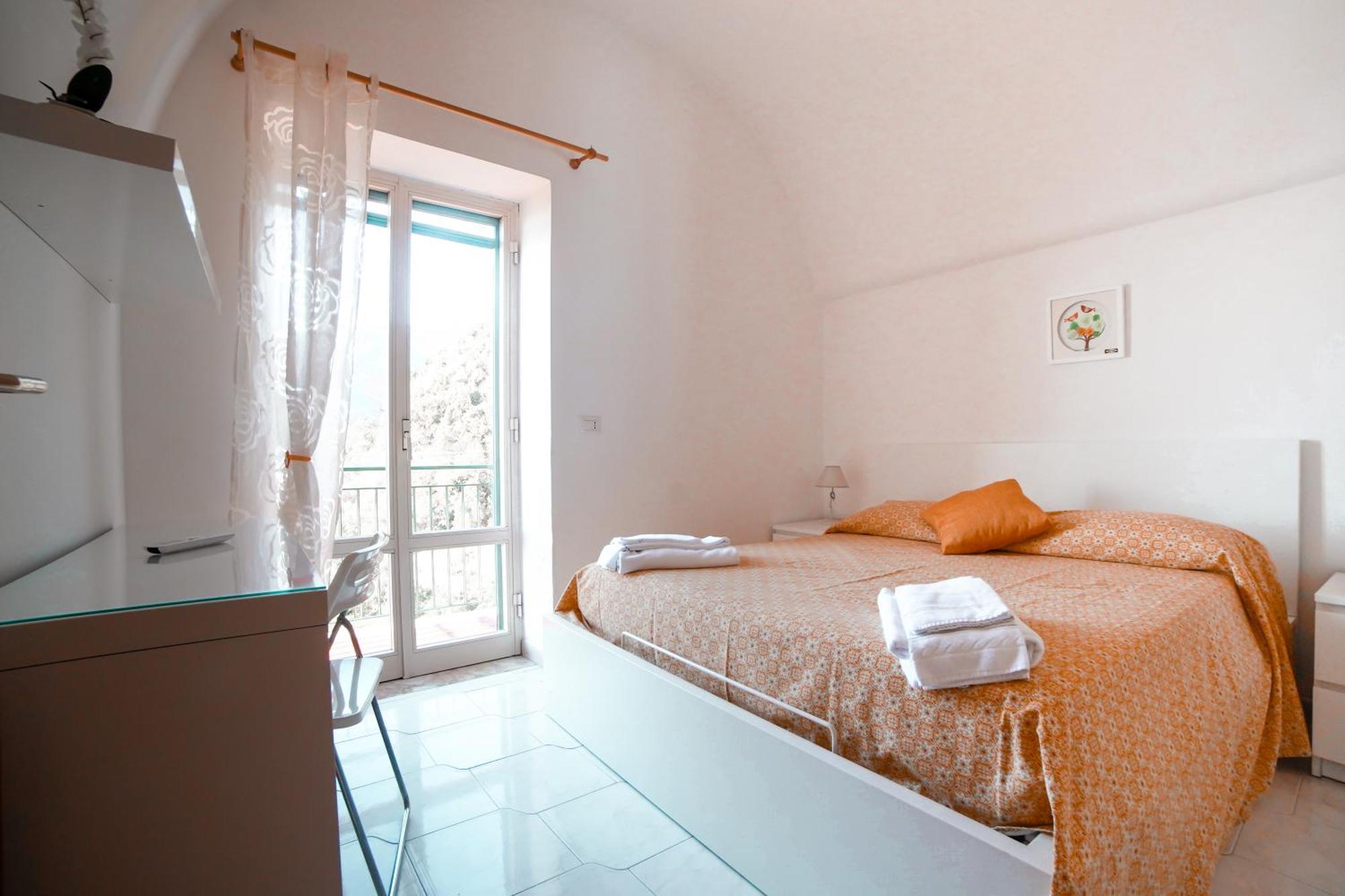 Minuta Skyline Apartment Pontone Екстериор снимка